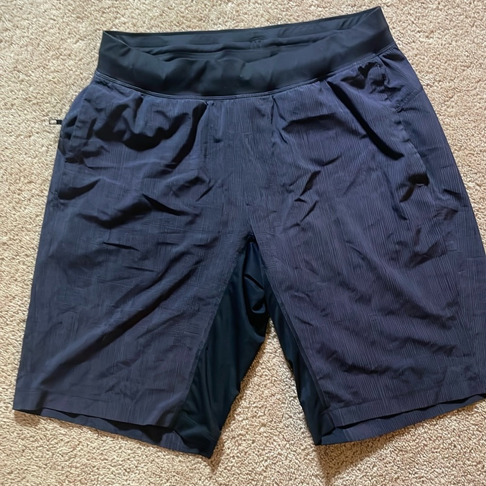 Lululemon T.H.E. Short Linerless Grid Lines Deep Coal Black size large